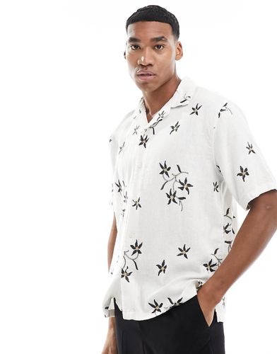 Chemise manches courtes en lin mélangés à fleurs brodées et col à revers - Abercrombie & Fitch - Modalova