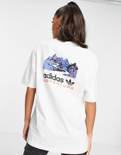 Adventure - T-shirt coupe boyfriend à imprimé au dos - cassé - Adidas Originals - Modalova
