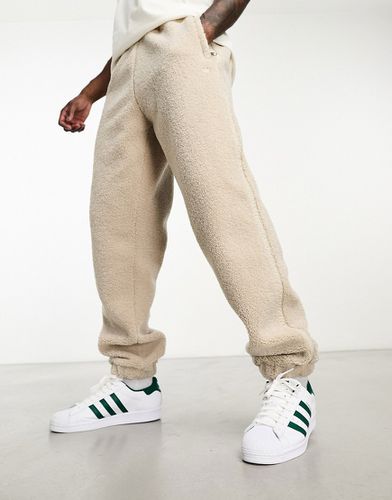 Premium Essentials - Pantalon de jogging en polaire duveteuse - Beige - Adidas Originals - Modalova