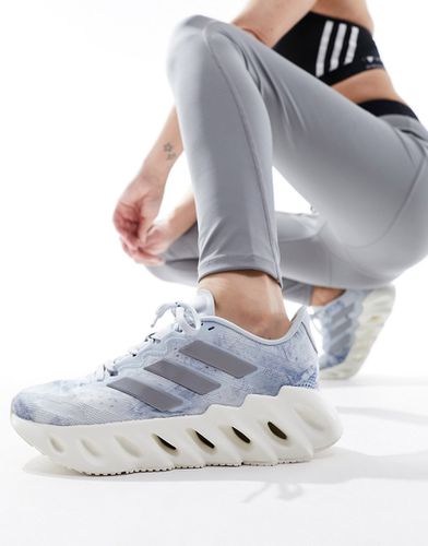 Adidas Running - Switch FWD - Baskets - Bleu et argenté - Adidas Performance - Modalova