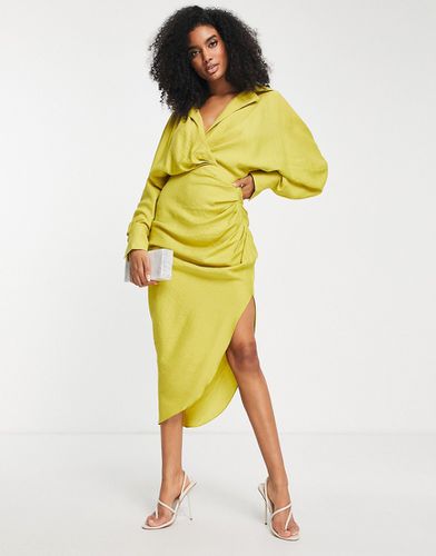 ASOS EDITION - Robe chemise mi-longue drapée en tissu texturé avec liens à nouer - Chartreuse - Asos Edition - Modalova
