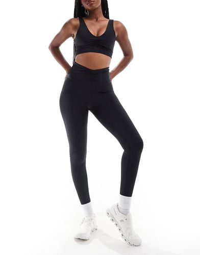 Legging de sport à taille haute froncée - brillant - Asos 4505 - Modalova