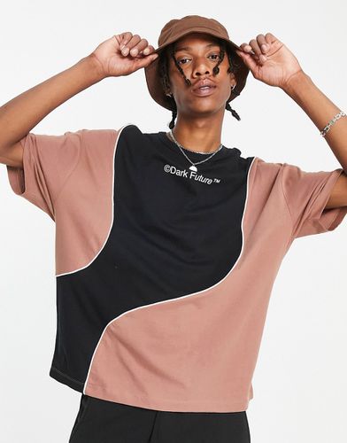 ASOS Dark Future - T-shirt oversize avec coutures et passepoils incurvés et logo imprimé - Asos Design - Modalova