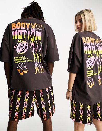 ASOS Daysocial - T-shirt unisexe oversize avec imprimé Body Motion au dos - Marron - Asos Design - Modalova