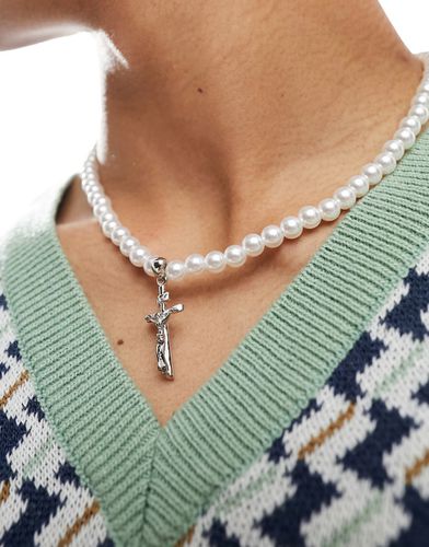 Collier de perles fantaisie 6 mm avec pendentif croix - Asos Design - Modalova