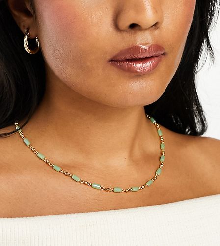 Collier en plaqué or 14 carats avec pierres semi-précieuses couleur jade - Asos Design - Modalova