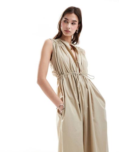 Combinaison ample avec taille nouée et épaules froncées - Taupe - Asos Design - Modalova