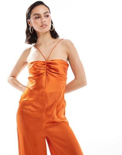 Combinaison droite à dos nu et froncée devant en satin - Rouille - Asos Design - Modalova