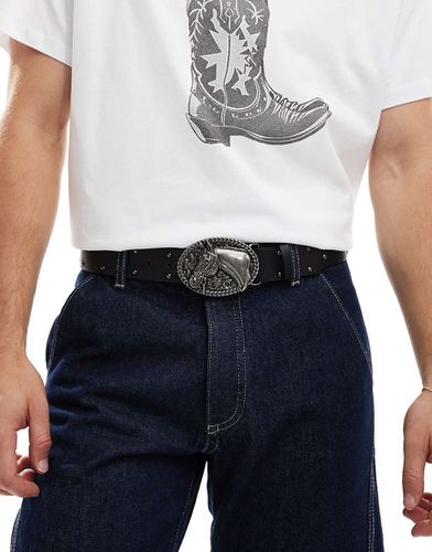 Ceinture cloutée en similicuir effet usé avec boucle style western - Asos Design - Modalova