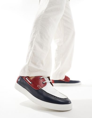 Chaussures bateau à lacets en daim avec détails rouges et blancs - Bleu marine - Asos Design - Modalova