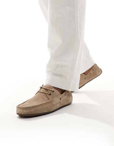 Chaussures bateau en daim - Taupe - Asos Design - Modalova