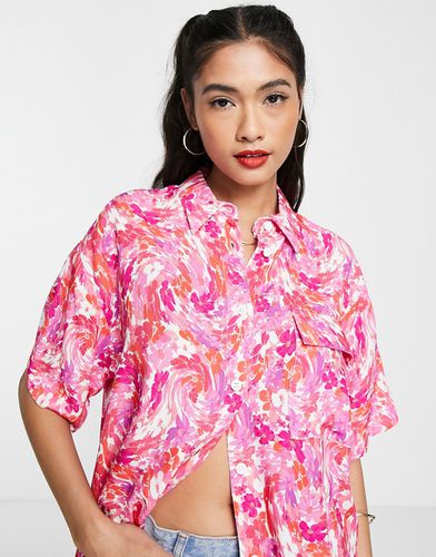 Chemise à manches courtes avec double poche et imprimé fleuri - Rose - Asos Design - Modalova