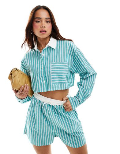 Chemise courte d'ensemble à rayures avec col contrastant - Asos Design - Modalova