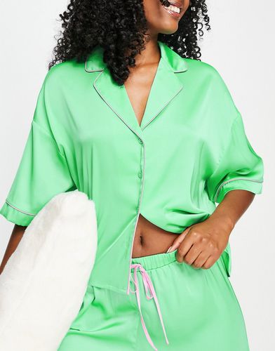 Chemise de pyjama à assortir en tissu satiné avec passepoil contrastant - Asos Design - Modalova
