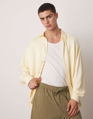 Chemise oversize en satin - babeurre - Asos Design - Modalova