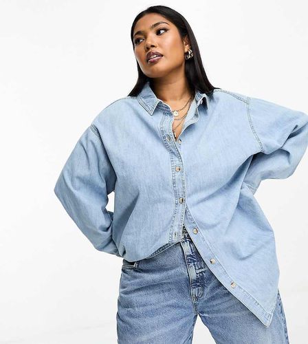 ASOS DESIGN Curve - Chemise en jean minimaliste - clair délavé - Asos Curve - Modalova