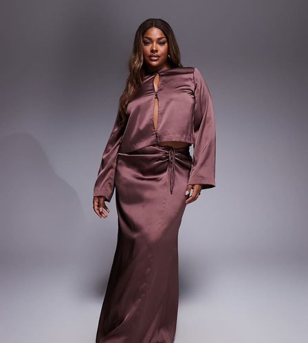 ASOS DESIGN Curve - Jupe longue d'ensemble satine  dtails froncs - Chocolat - Asos Curve - Modalova