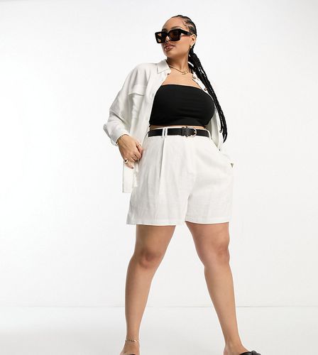 Curve - Short mom habillé en lin mélangé avec poches sur les côtés - Asos Design - Modalova