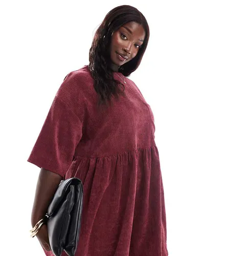 ASOS DESIGN Curve - Robe t-shirt courte en velours côtelé - Bordeaux - Asos Curve - Modalova