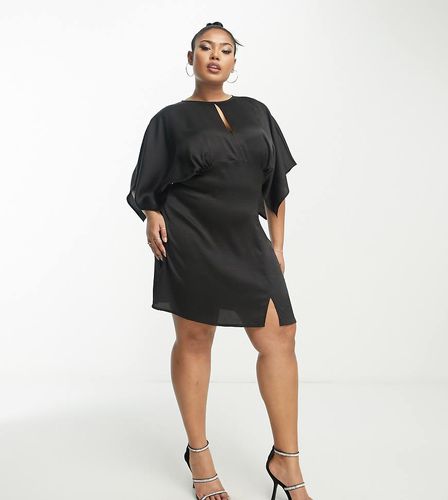 ASOS DESIGN Curve - Robe courte en satin avec fente goutte d'eau et manches ange - Asos Curve - Modalova