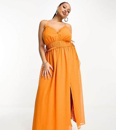 ASOS DESIGN Curve - Robe nuisette mi-longue élastiquée en plumetis avec volants à la taille - Asos Curve - Modalova