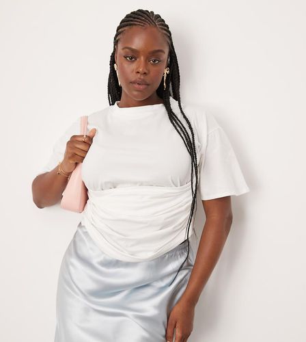 ASOS DESIGN Curve - T-shirt ajusté avec détails à la taille - Asos Curve - Modalova