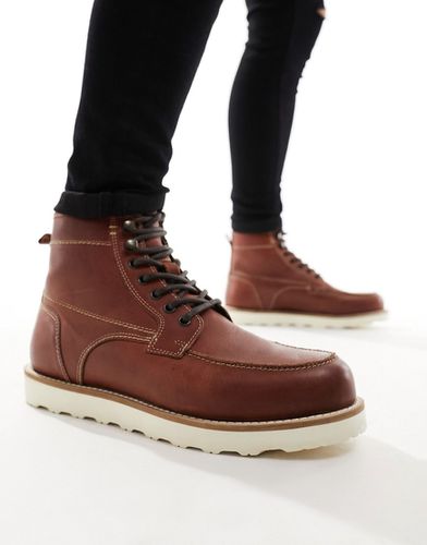 Bottes en cuir à lacets avec semelle contrastante - Marron - Asos Design - Modalova