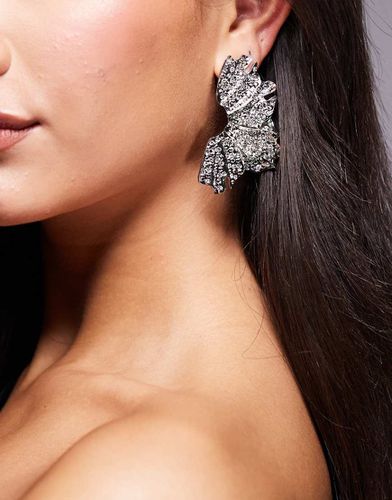 Boucles d'oreilles avec pétales ornées de strass - Asos Design - Modalova