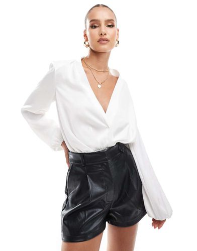 Body à épaulettes et décolleté plongeant - Crème - Asos Design - Modalova