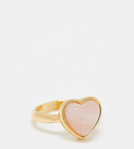 Bague en plaqué or 14 carats avec véritable pierre quartz rose semi-précieuse en forme de caur avec son étui - Asos Design - Modalova