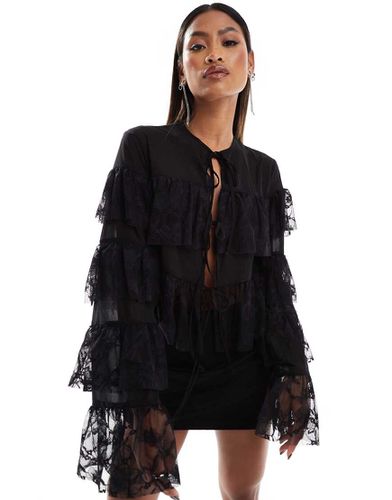 Blouse nouée sur le devant à volants avec empiècements en dentelle - Asos Design - Modalova