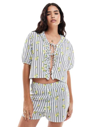 Blouse d'ensemble nouée devant à volants - Imprimé rayures et citron - Asos Design - Modalova