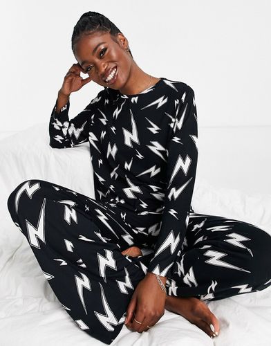 Ensemble de pyjama en viscose à imprimé éclairs avec top à manches longues et pantalon - Asos Design - Modalova