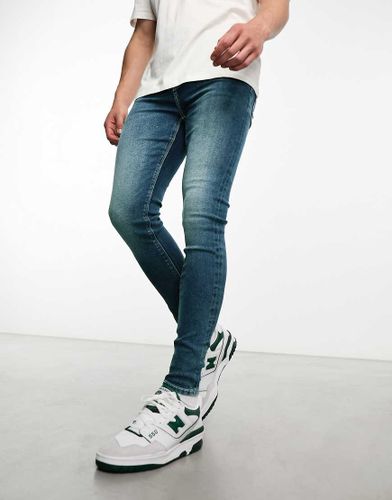 Jean en tissu power stretch - moyen délavé - Asos Design - Modalova