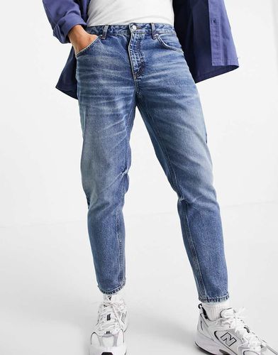 Jean rigide classique avec ourlet effet usé - délavé foncé - Asos Design - Modalova