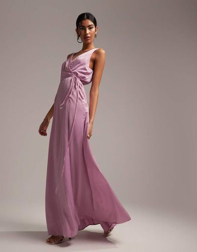 L'invitée - Robe portefeuille longue nouée à la taille en satin - Lilas - Asos Design - Modalova