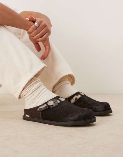 Sabots effet poils de vache de qualit suprieure avec boucle - Asos Design - Modalova