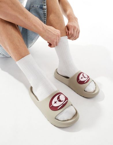 Sandales avec écusson bordeaux - Taupe - Asos Design - Modalova