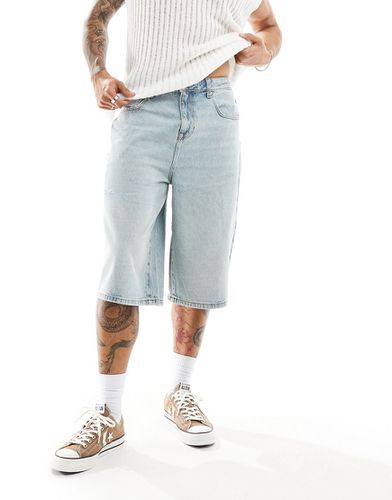 Short ultra-long en jean avec déchirures - clair délavé - Asos Design - Modalova