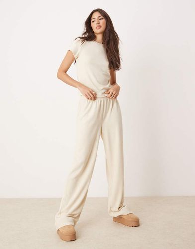 Pantalon confort duveteux et large à assortir - Crème - Asos Design - Modalova