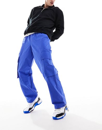 Pantalon cargo ample en nylon à taille élastique - vif - Asos Design - Modalova