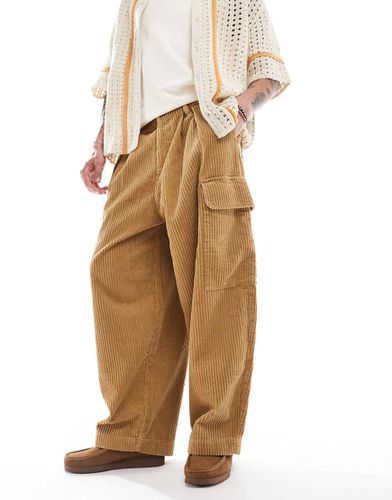 Pantalon cargo oversize bouffant à pinces en velours côtelé - Marron - Asos Design - Modalova