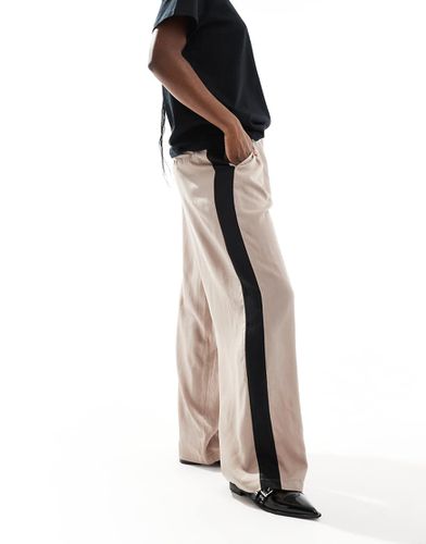 Pantalon à pinces et empiècements contrastants - Moka - Asos Design - Modalova