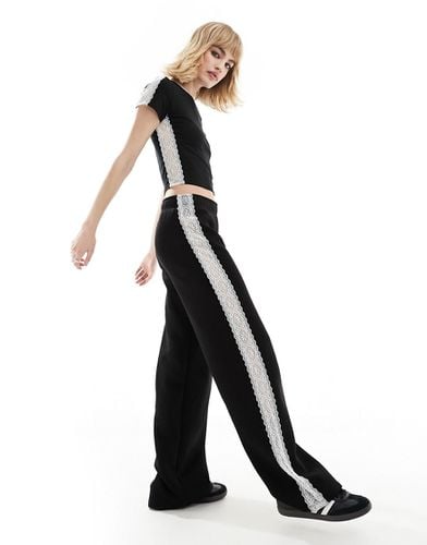 Pantalon de jogging large d'ensemble avec détail contrastant en dentelle - Asos Design - Modalova