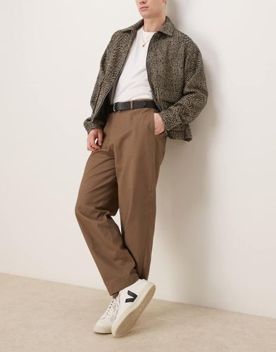 Pantalon élégant ample fuselé en sergé à pinces à l'avant - Kaki - Asos Design - Modalova