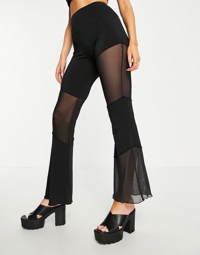 Pantalon évasé en crêpe effet patchwork avec empiècements en tulle - Asos Design - Modalova