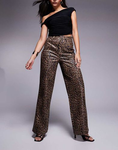 Pantalon large en imitation cuir à imprimé léopard - Asos Design - Modalova