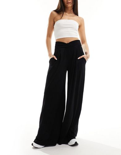 Pantalon large plissé avec taille croisée - Asos Design - Modalova