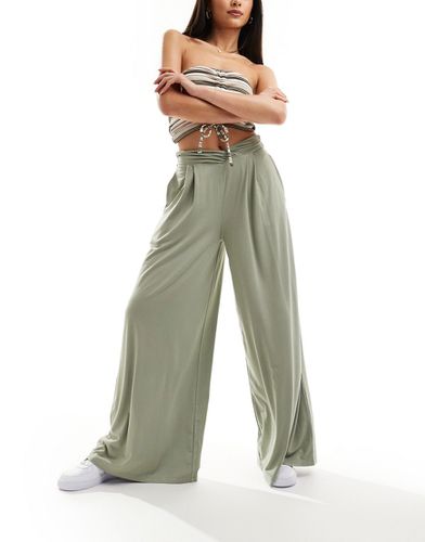 Pantalon large plissé avec taille croisée - Sauge - Asos Design - Modalova