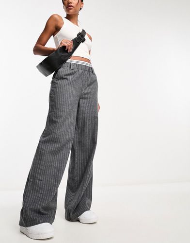 Pantalon rayé ample avec taille travaillée - Asos Design - Modalova